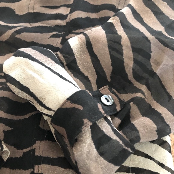 CHICO’S STRIKING TIGER STRIPE BUTTON DOWN SHIRT 6-8 - Picture 11 of 13